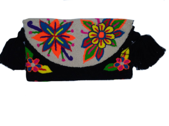Bolsos wayuu - bolsos artesanalaes - Productos hechos a mano - Moda artesanal - Beachroundtowel